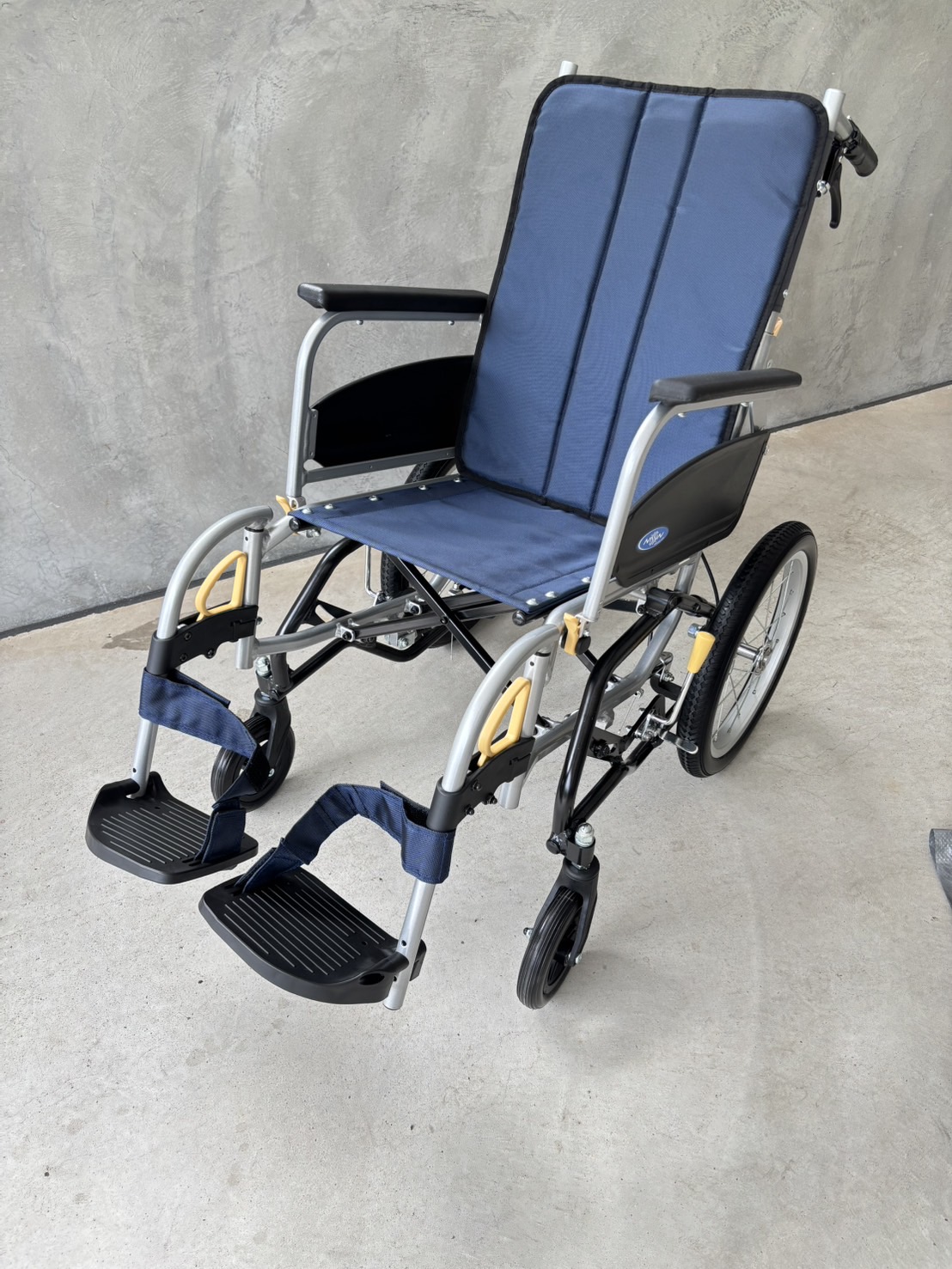 車いす：ティルト式