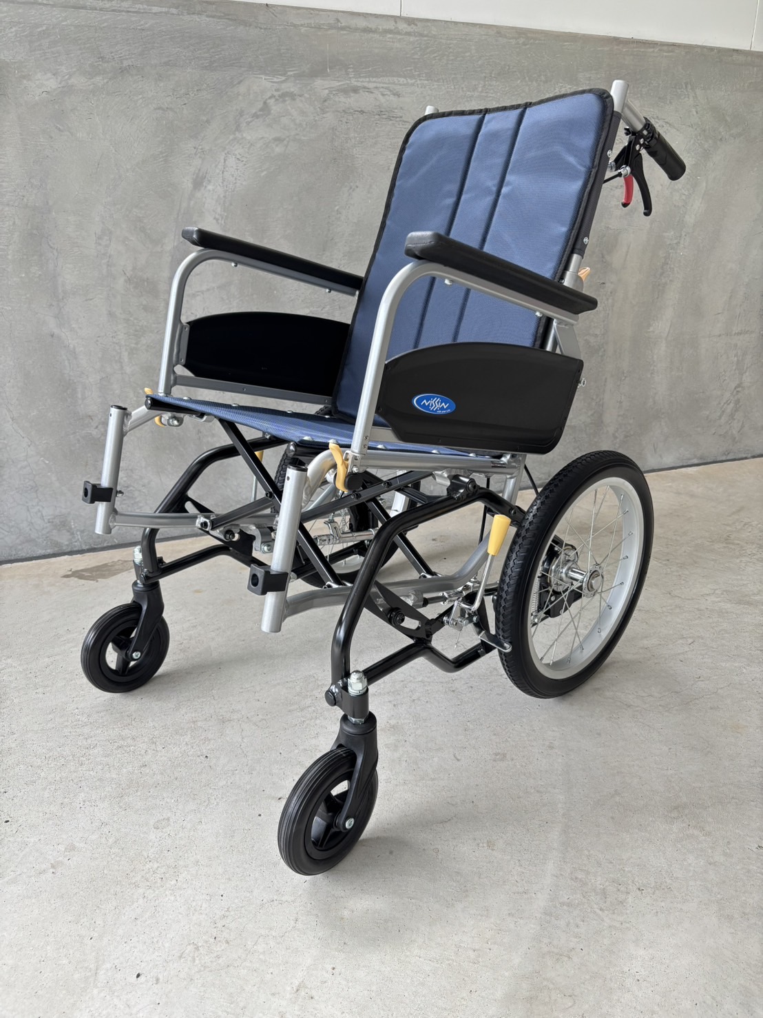 車いす：ティルト式